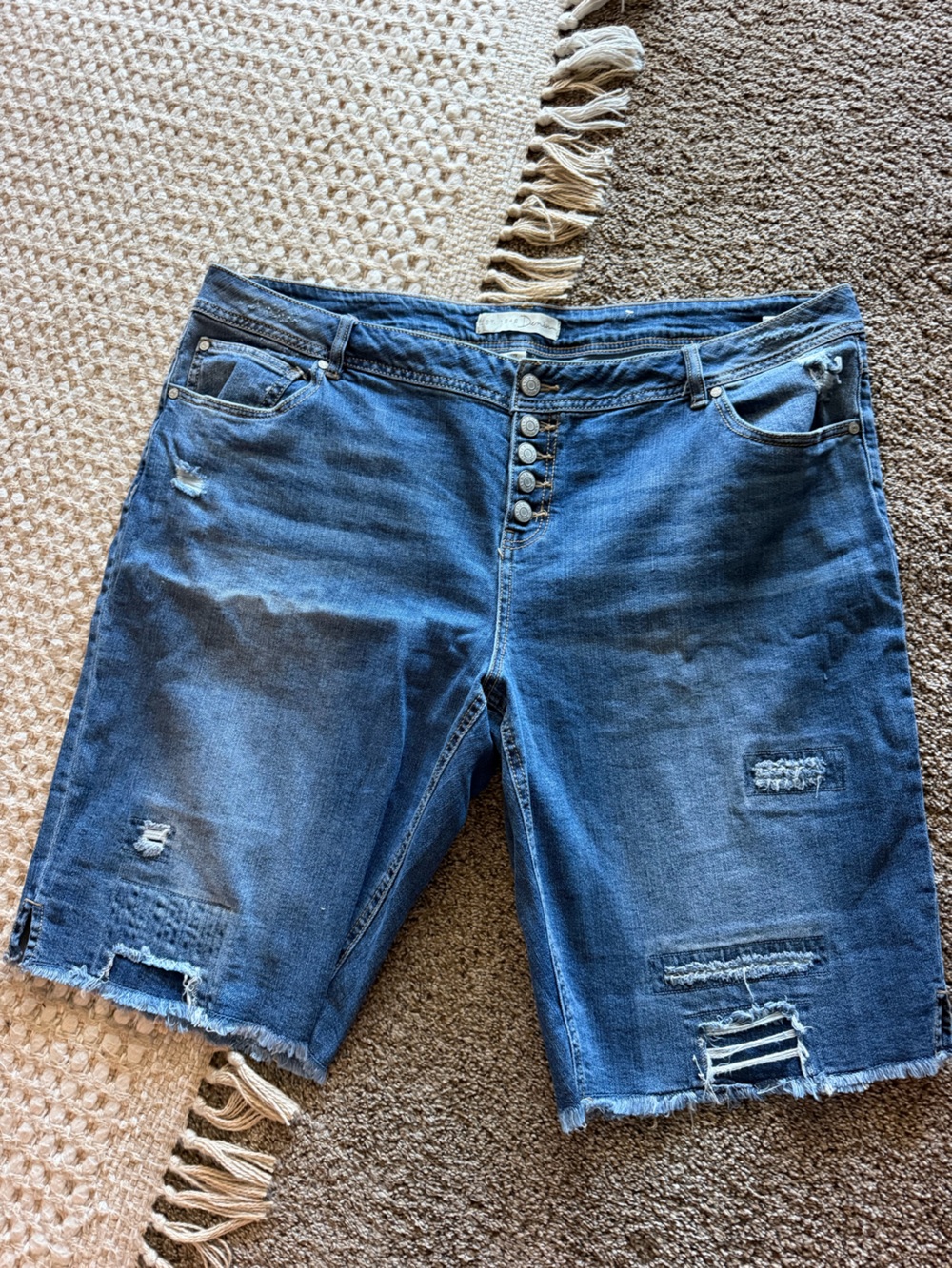 Cato Womens Plus Size Shorts Size 20 W - Distressed Casual Short Jeans